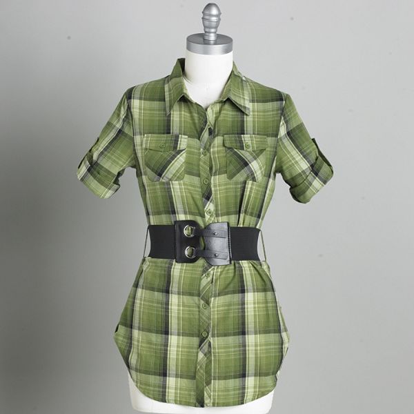 Fit: Juniors, Color: Blue, Size: Small Junior's Plaid 2 Pocket 3/4