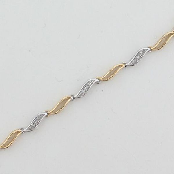 1/10 ct. tw. Diamond Bracelet. 10Kt TwoTone Gold