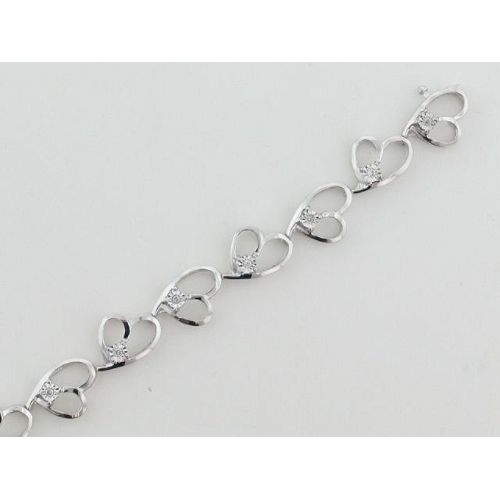 1/10 ct. tw. Diamond Heart Bracelet. 10Kt White Gold