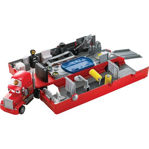 Mattel Cars Bachelor Pad and Lightning McQueen