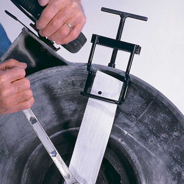 Blade Clamp